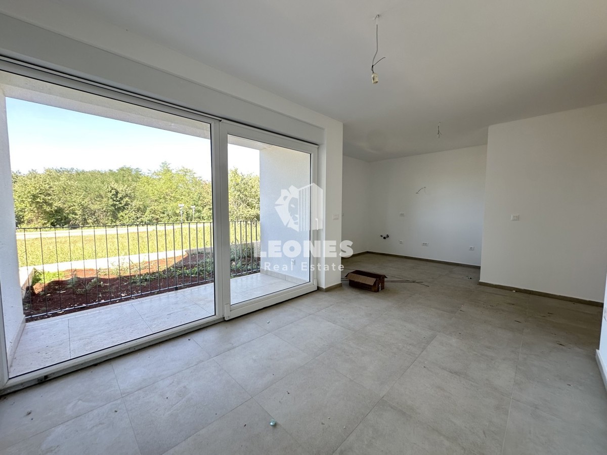 Moderne Wohnung mit Garten im Erdgeschoss eines Neubaus in der Umgebung von Poreč ...