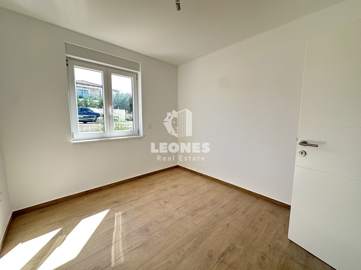 Moderne Wohnung mit Garten im Erdgeschoss eines Neubaus in der Umgebung von Poreč ...