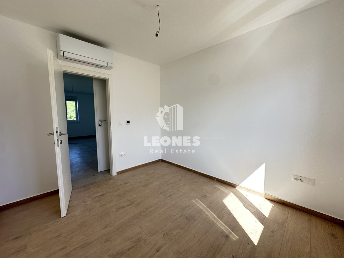 Moderne Wohnung mit Garten im Erdgeschoss eines Neubaus in der Umgebung von Poreč ...