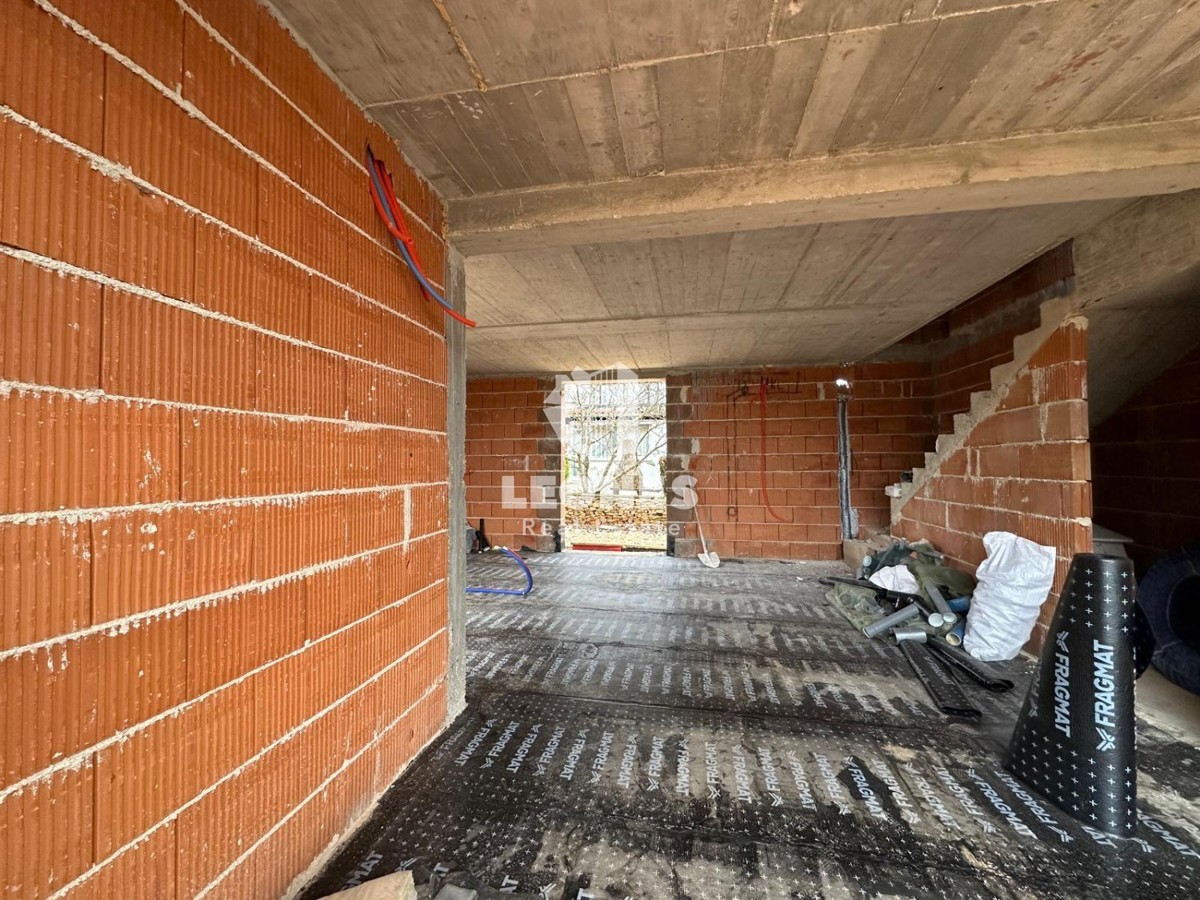 Casa di qualità con piscina in una posizione tranquilla a Cittanova