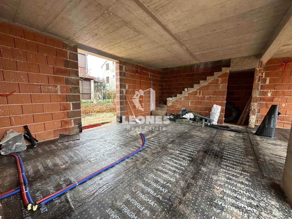 Casa di qualità con piscina in una posizione tranquilla a Cittanova