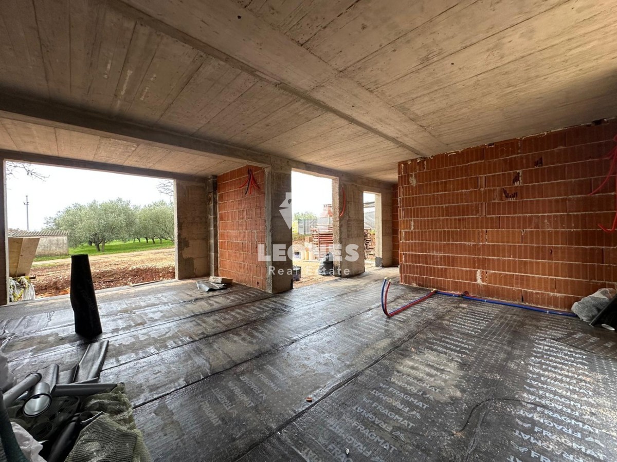 Casa di qualità con piscina in una posizione tranquilla a Cittanova