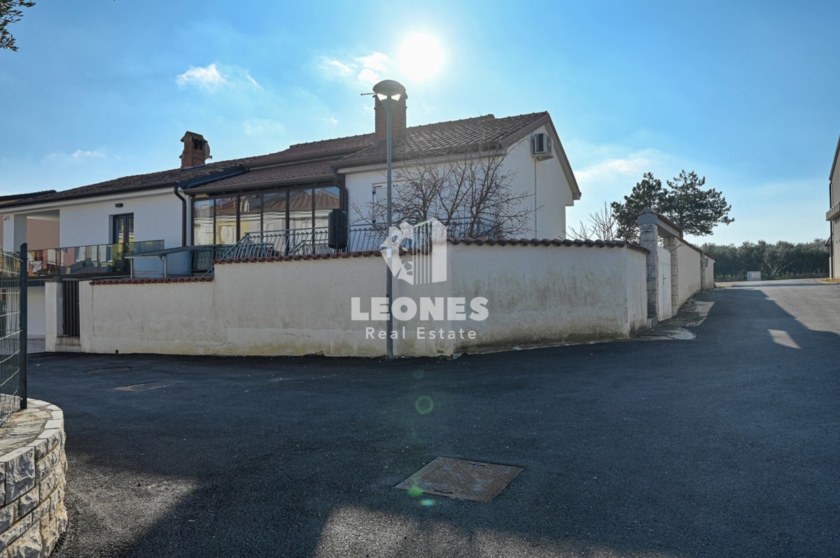 Casa bifamiliare a soli 250 metri dal mare nei dintorni di Umago