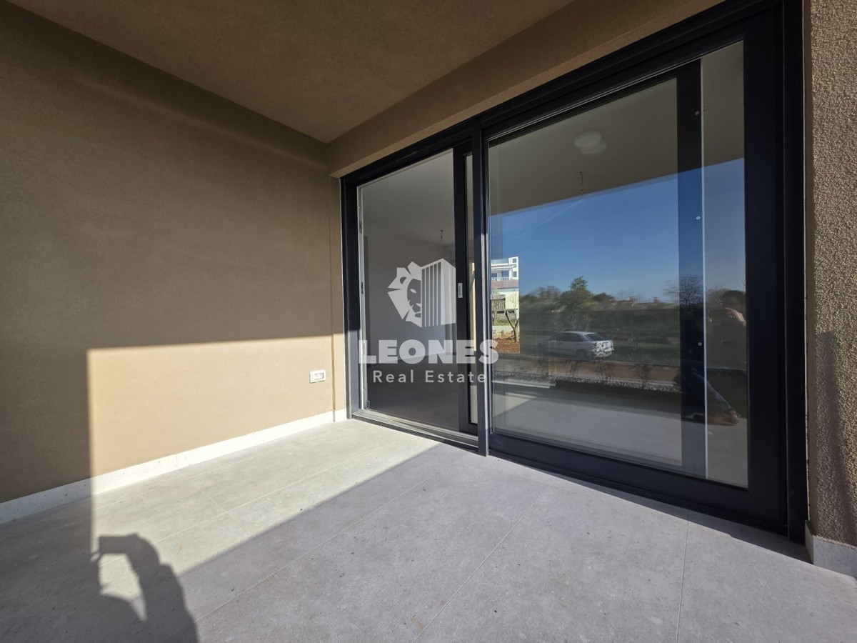 Appartamento con giardino in un edificio di nuova costruzione di qualità a Vabriga, vicino a Poreč - Parenzo