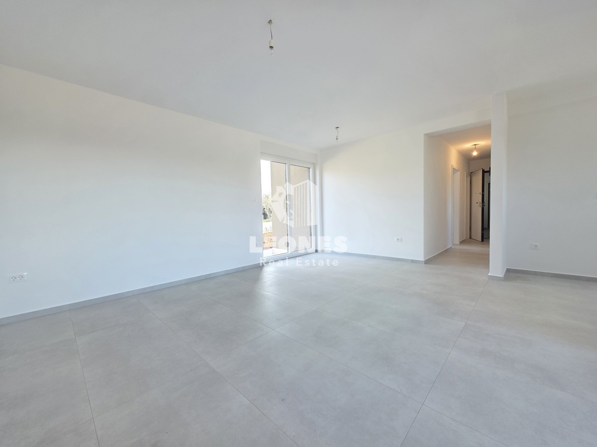 Appartamento al piano terra con giardino in un edificio di nuova costruzione di qualità a Vabriga, vicino a Poreč -  Parenzo