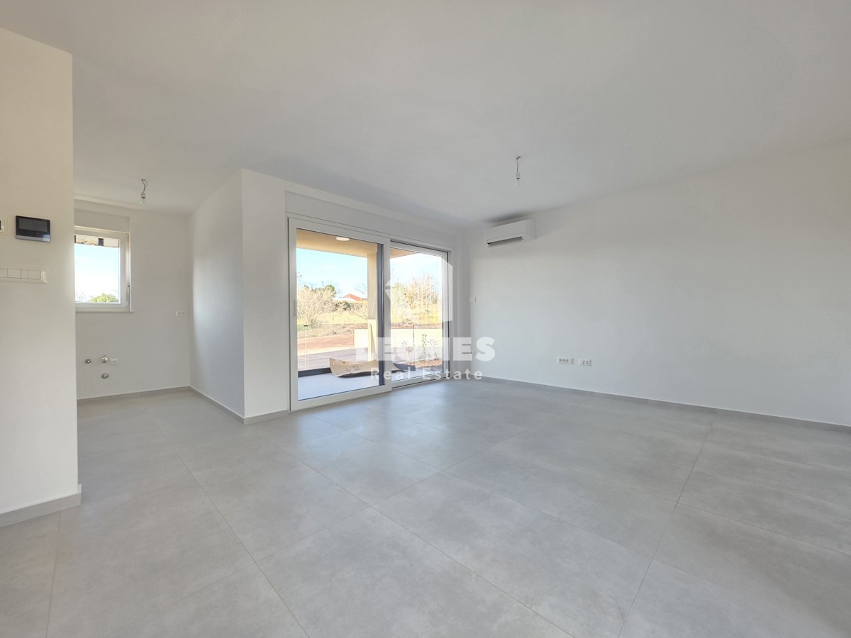 Appartamento al piano terra con giardino in un edificio di nuova costruzione di qualità a Vabriga, vicino a Poreč -  Parenzo