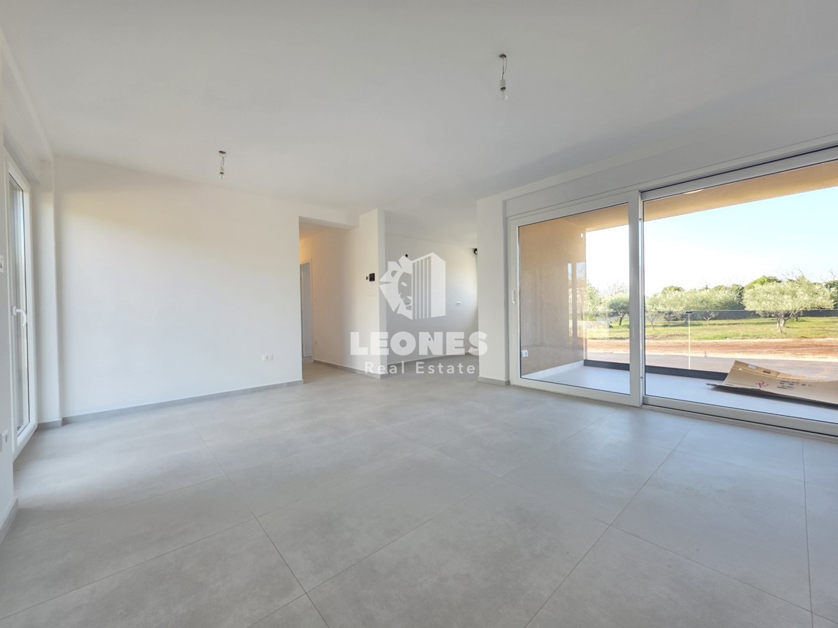 Appartamento al piano terra con giardino in un edificio di nuova costruzione di qualità a Vabriga, vicino a Poreč -  Parenzo