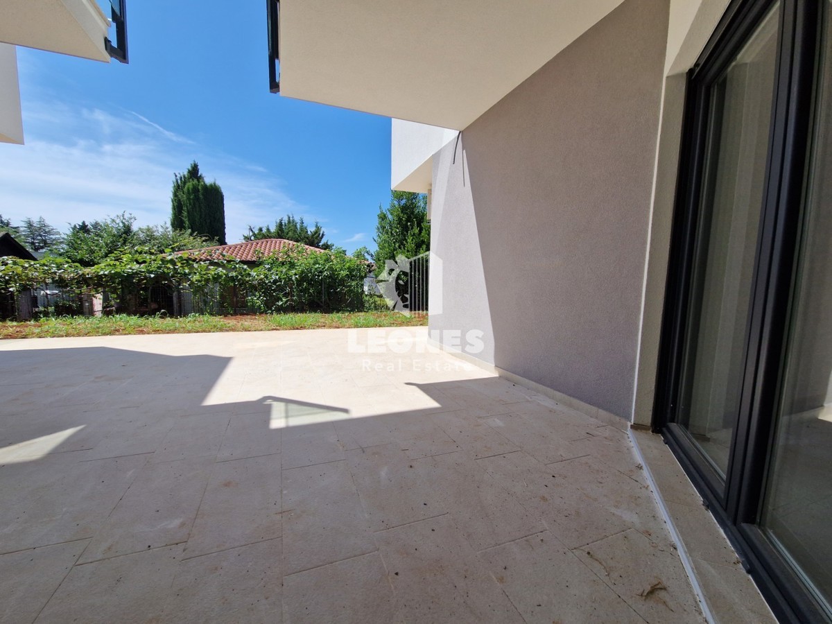 Moderno appartamento con giardino e garage ai dintorni di Umag - Umago, Savudrija