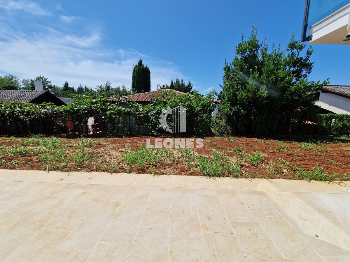 Moderno appartamento con giardino e garage ai dintorni di Umag - Umago, Savudrija