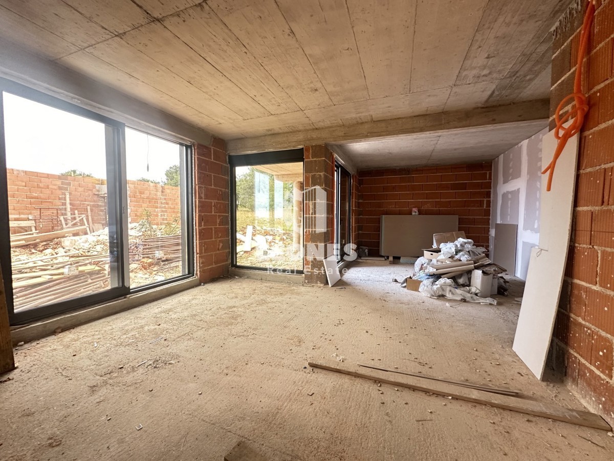 Casa bifamiliare con vista mare e terrazza sul tetto a Cittanova