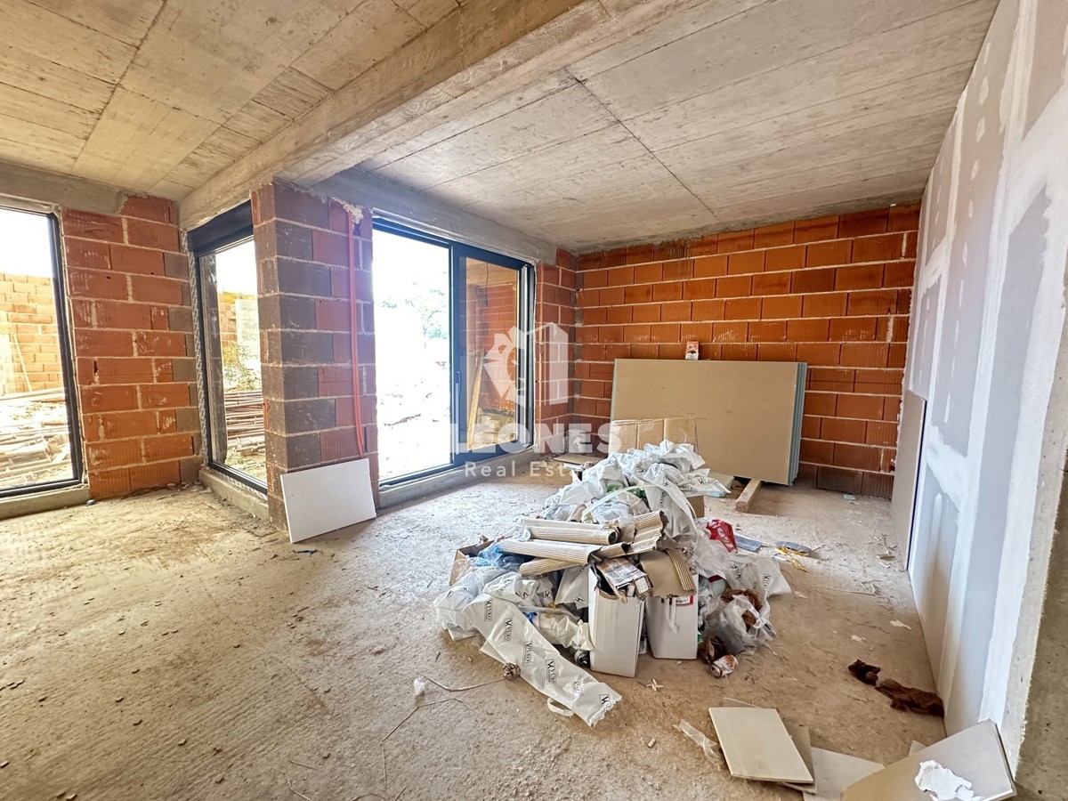 Casa bifamiliare con vista mare e terrazza sul tetto a Cittanova