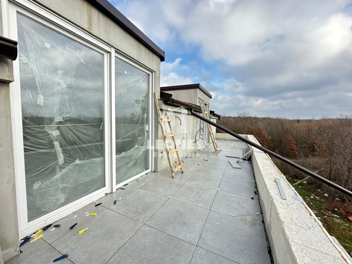 Attico con vista sul verde nei dintorni di Parenzo