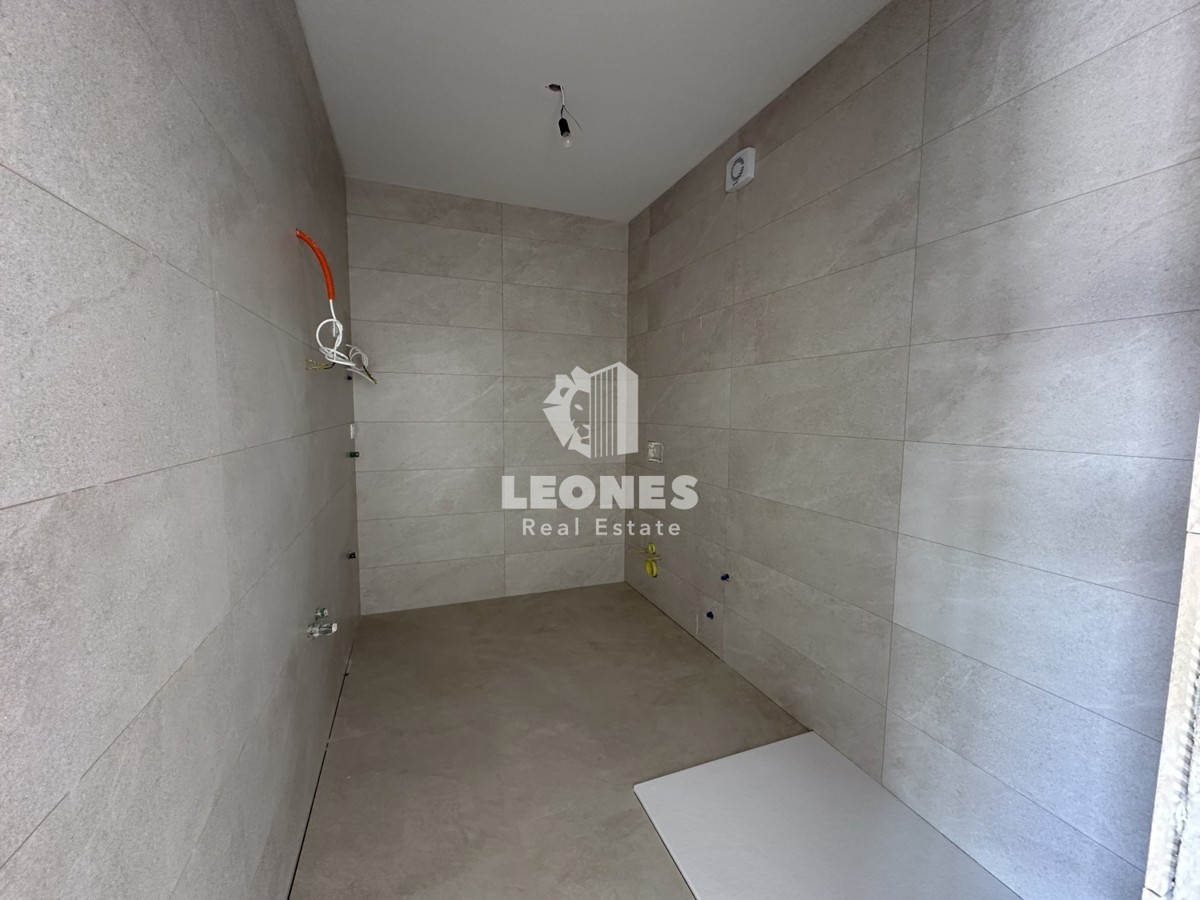 Apartment on the ground floor with a beautifully landscaped yard on the edge of the construction zone in Novigrad