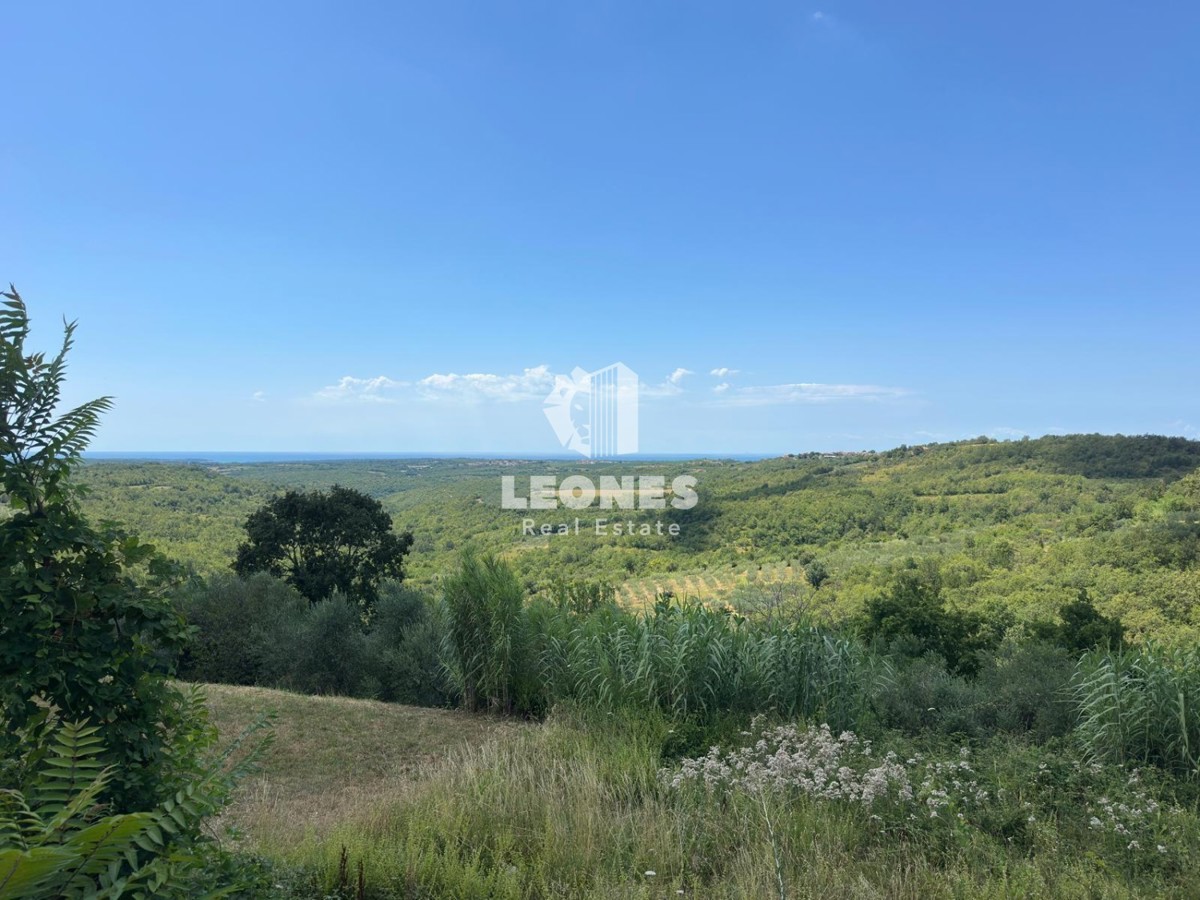 Terreno edificabile con permesso di costruire e vista mare nelle vicinanze di Buie