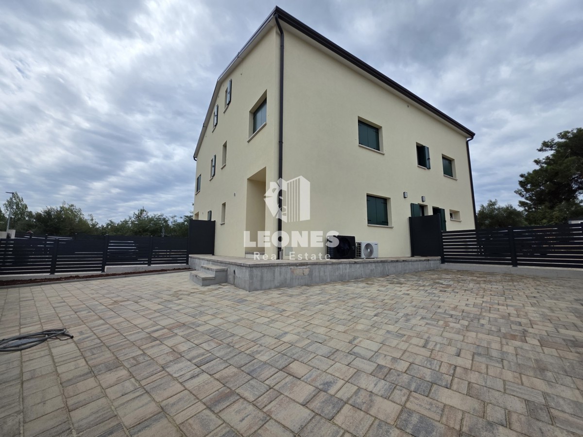 Appartamento duplex con giardino vicino a Umag - Umago