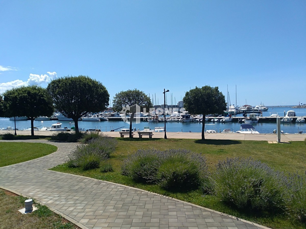 Bellissima villa con piscina in prima fila sul mare a Umag - Umago