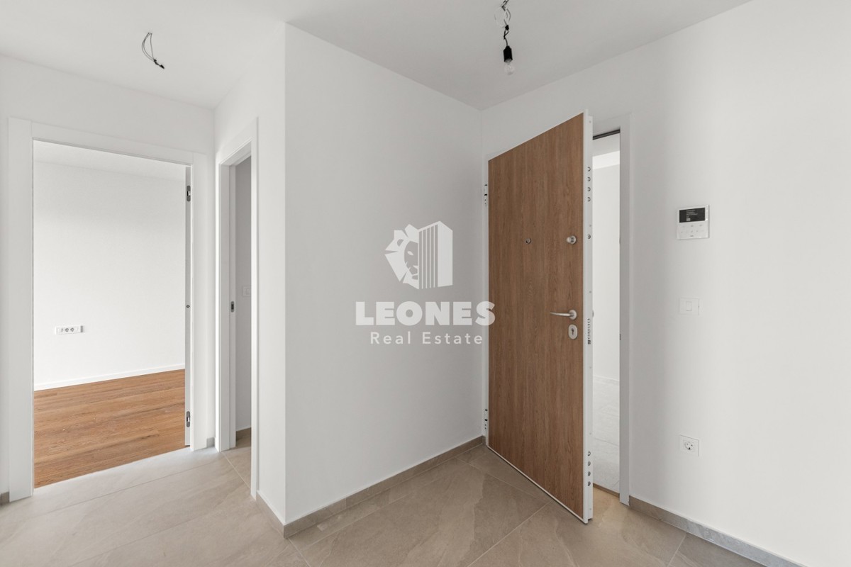 Un bellissimo appartamento con giardino e vista sul mare in un lussuoso edificio nuovo a Cittanova