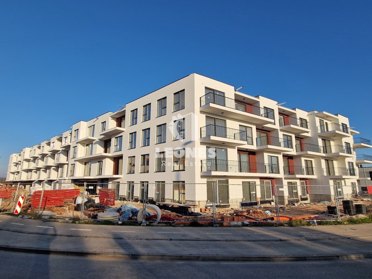 Appartamento con due camere da letto e giardino in un moderno edificio di nuova costruzione a Umag - Umago