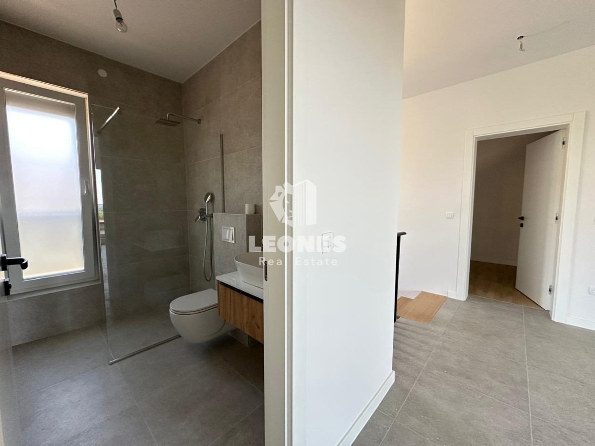 Appartamento a due piani con vista mare in posizione tranquilla a Tar