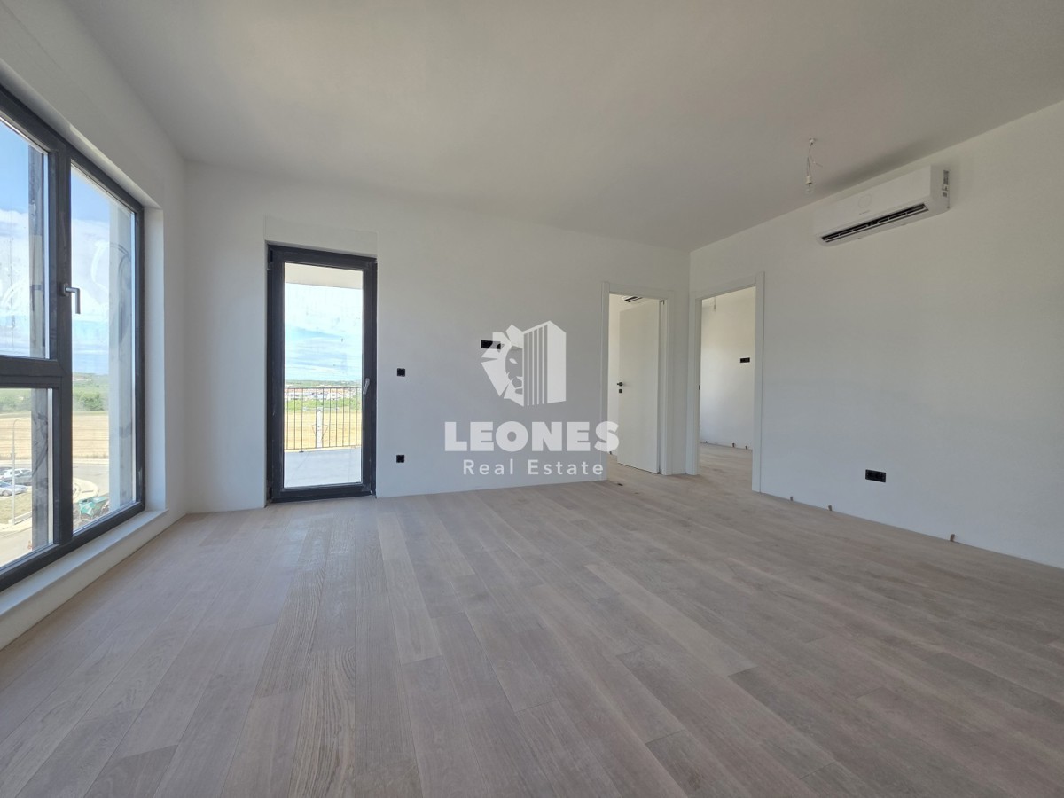 Appartamento con due camere da letto con ascensore e posto auto in garage a Umag - Umago