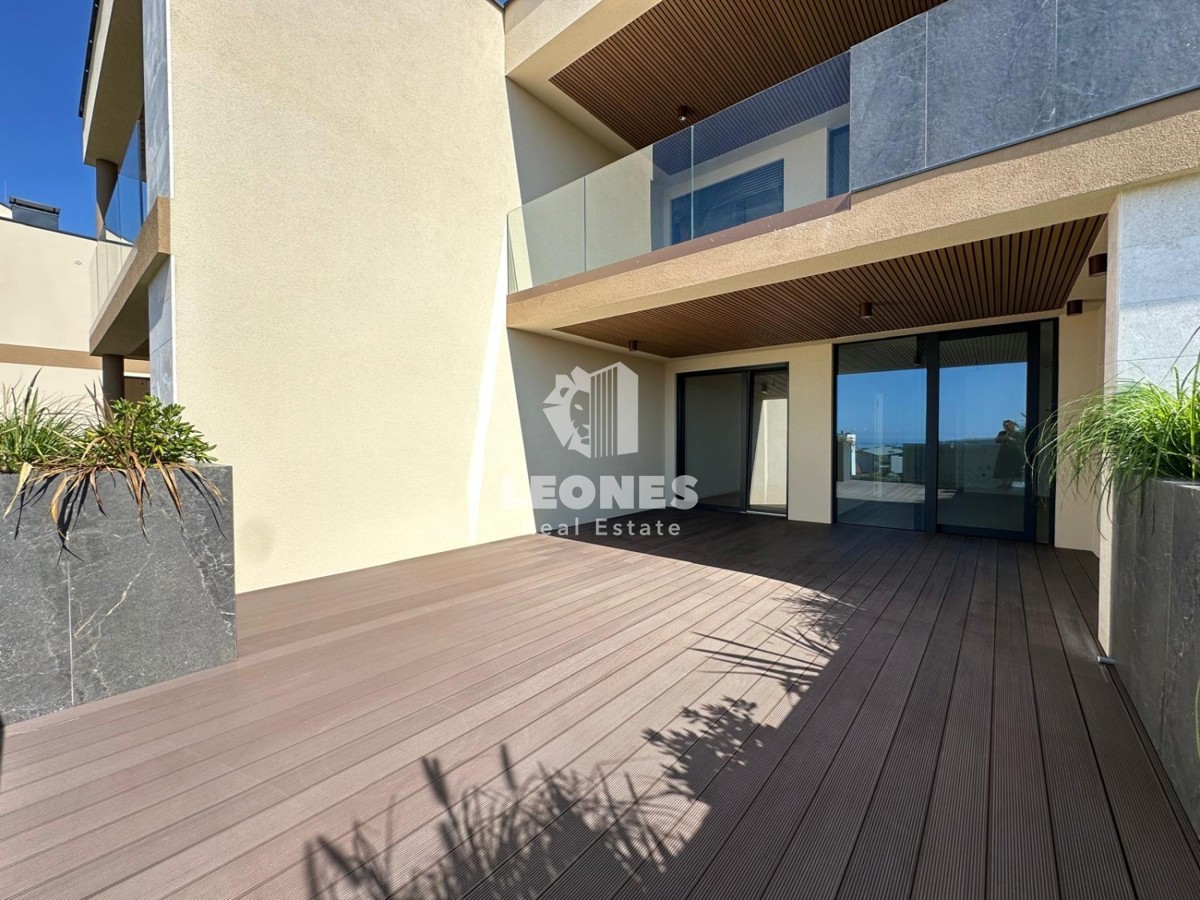 Lussuoso appartamento in un nuovo edificio con ascensore al primo piano con vista mare a Cittanova