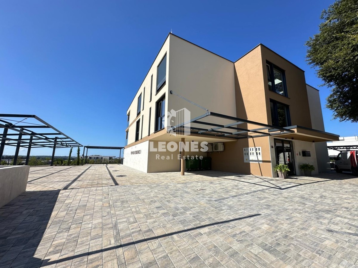 Lussuoso appartamento in un nuovo edificio con ascensore al primo piano con vista mare a Cittanova