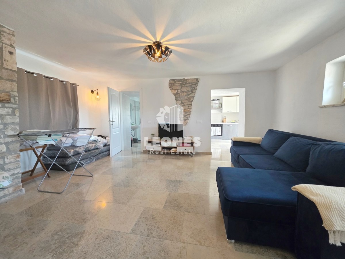 Casa in pietra con piscina e vista mare a Tar - Torre