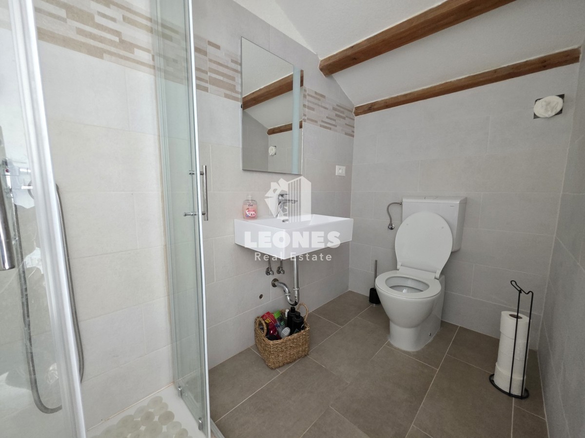 Casa in pietra con piscina e vista mare a Tar - Torre