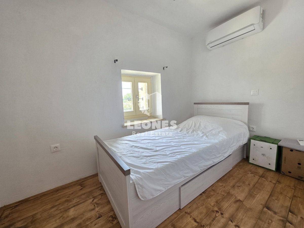 Casa in pietra con piscina e vista mare a Tar - Torre