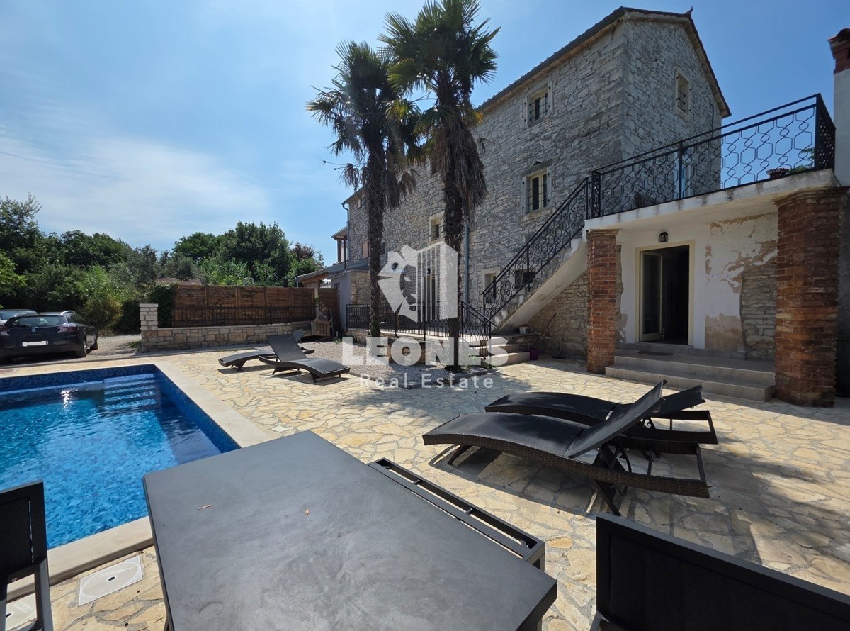 Casa in pietra con piscina e vista mare a Tar - Torre