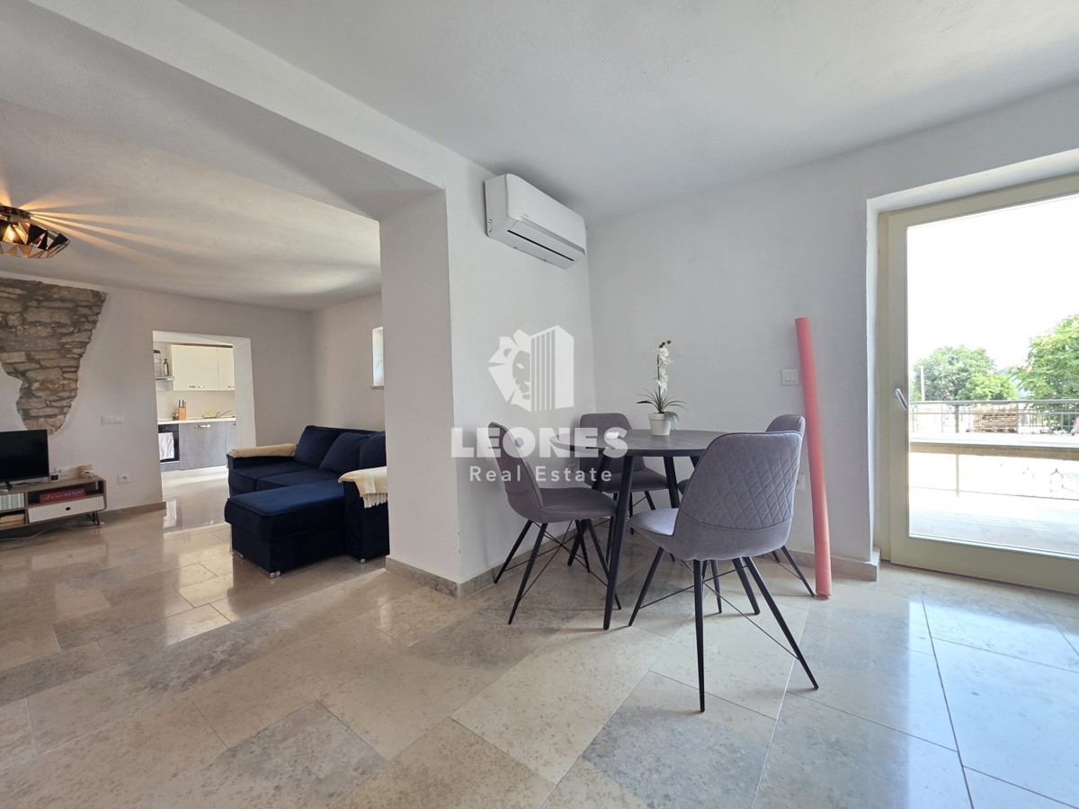Casa in pietra con piscina e vista mare a Tar - Torre