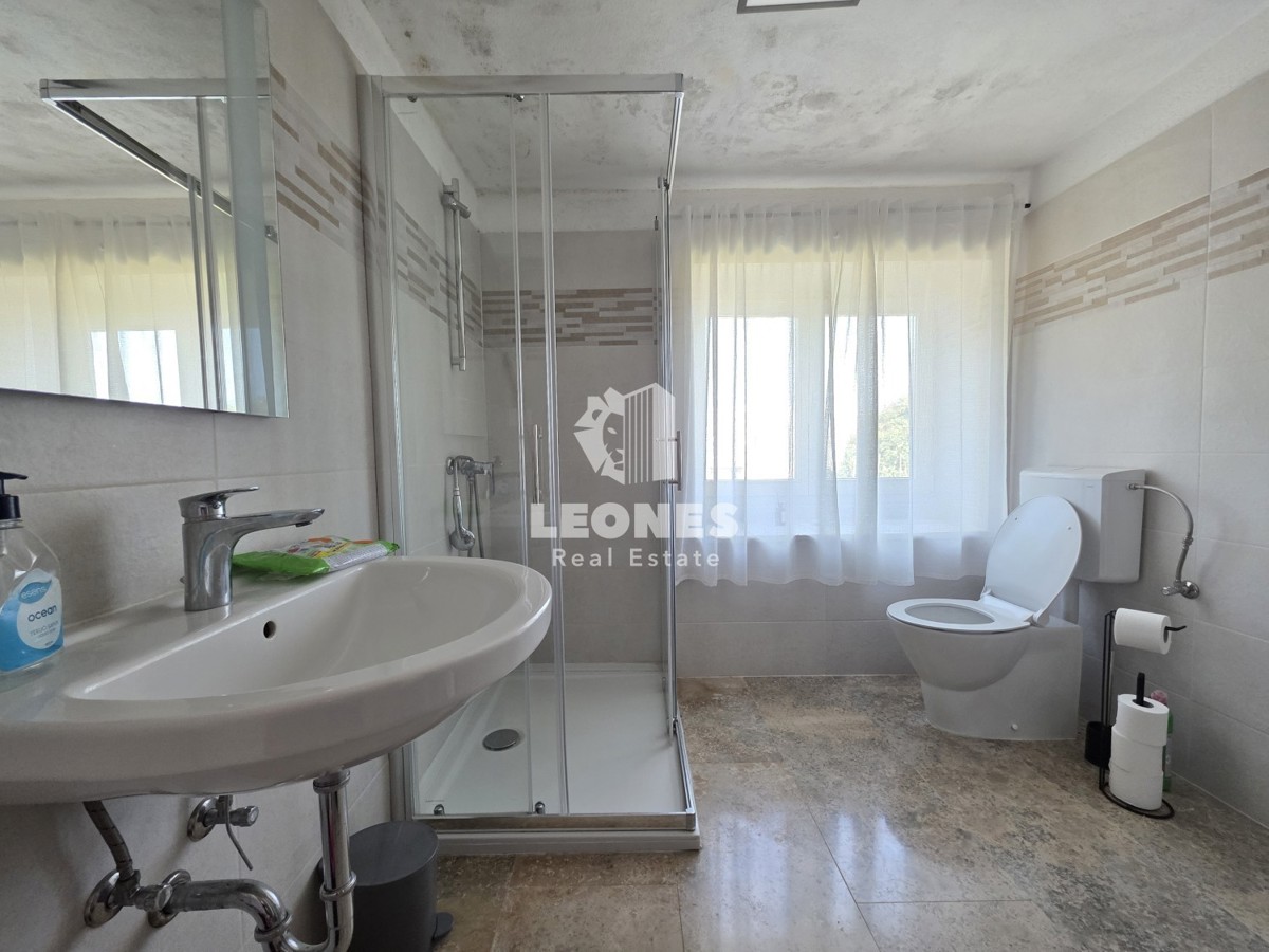 Casa in pietra con piscina e vista mare a Tar - Torre