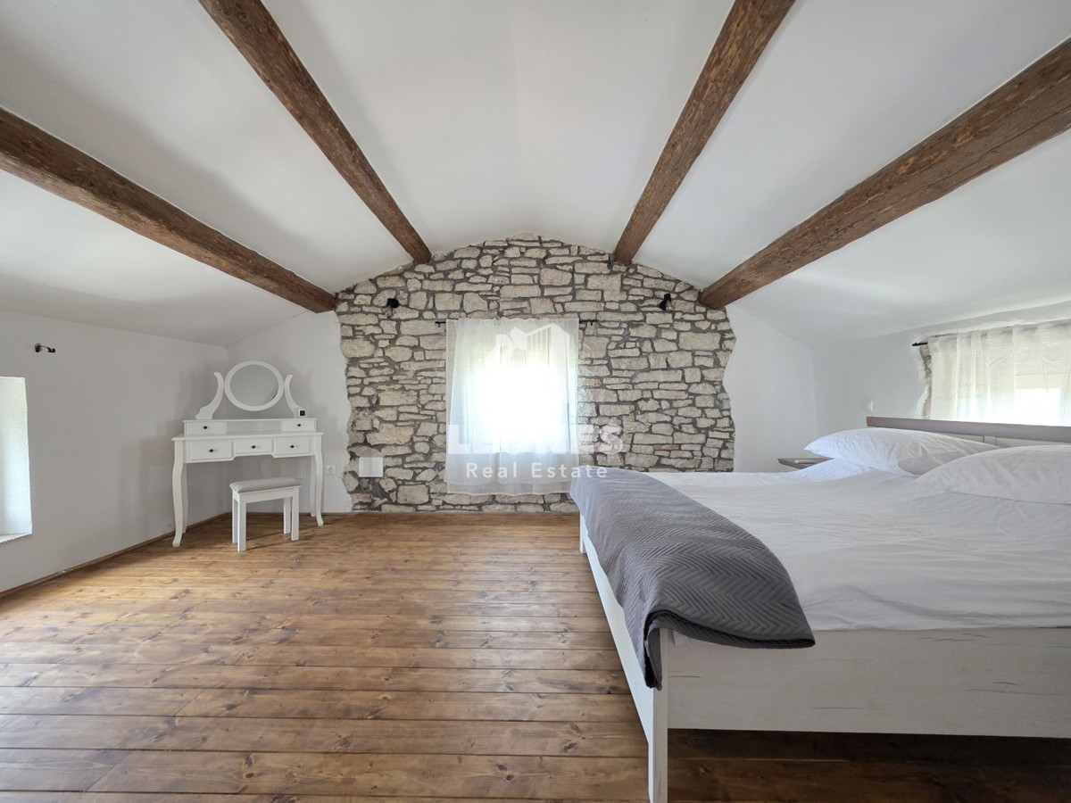 Casa in pietra con piscina e vista mare a Tar - Torre