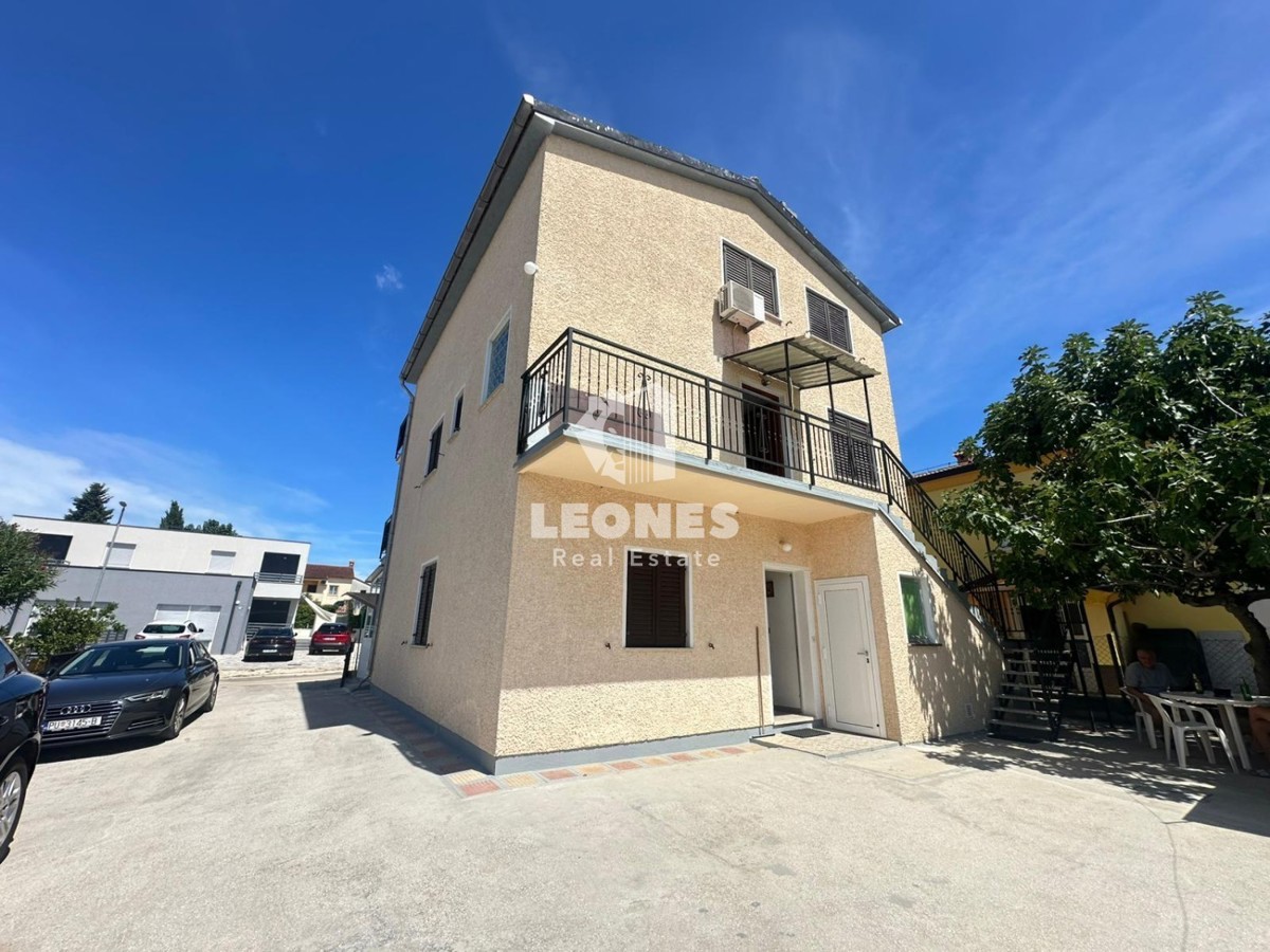 Casa indipendente in una buona posizione con vista mare a Cittanova