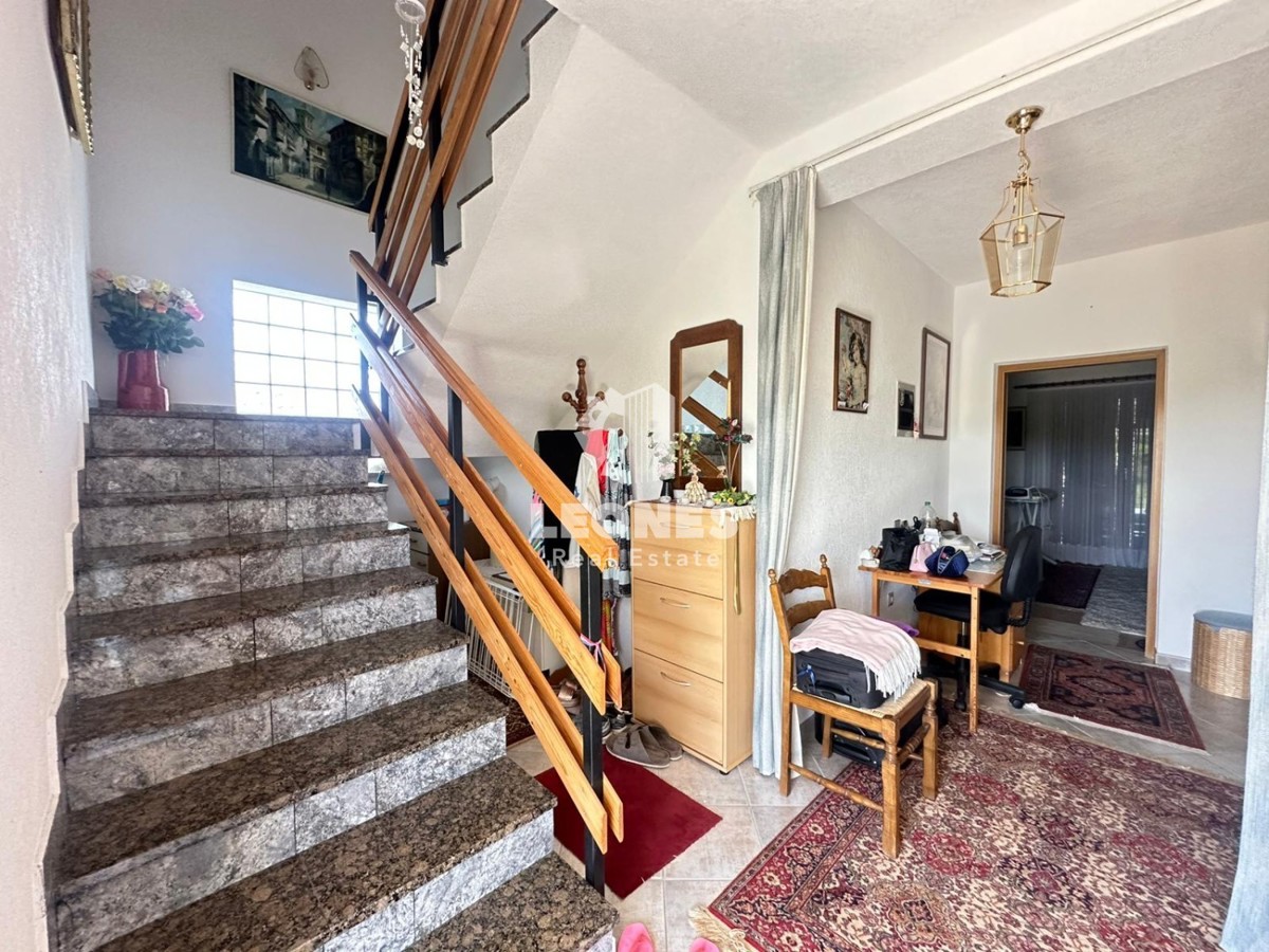 Casa indipendente in una buona posizione con vista mare a Cittanova