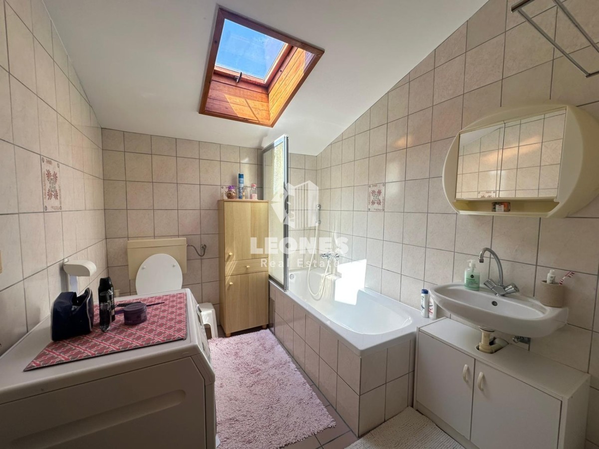 Casa indipendente in una buona posizione con vista mare a Cittanova
