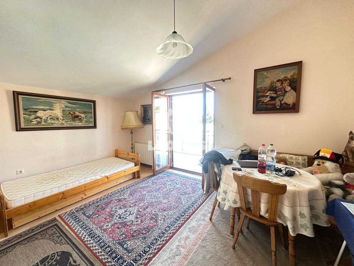 Casa indipendente in una buona posizione con vista mare a Cittanova