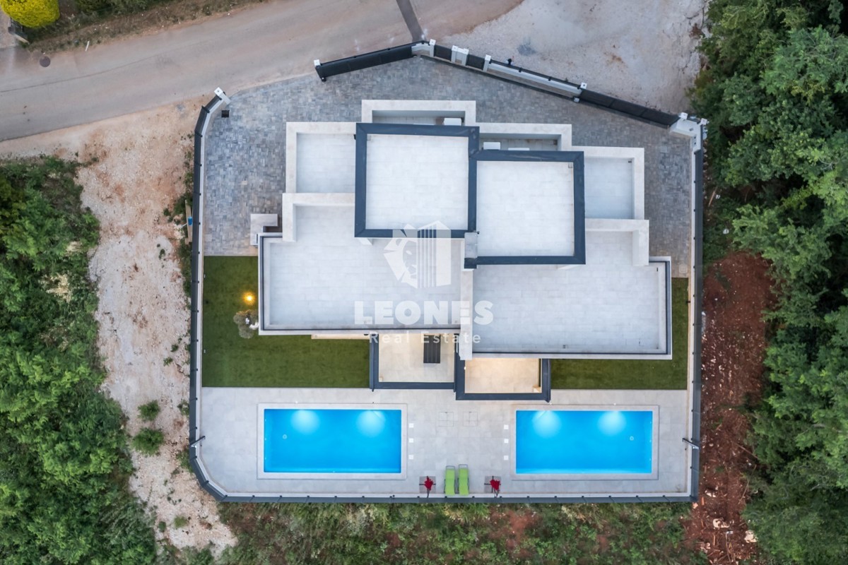 Moderna casa bifamiliare con piscina riscaldata e vista mare vicino a Umag - Umago