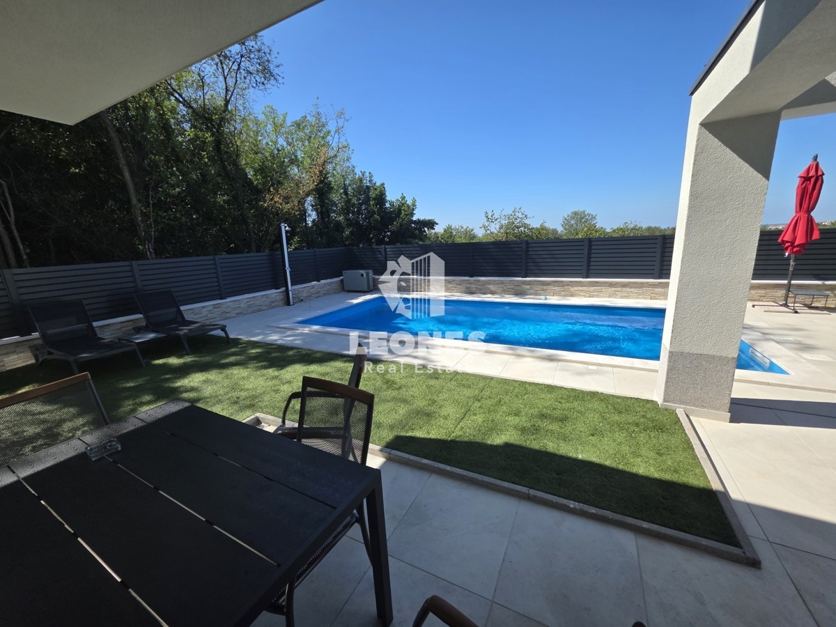 Moderna casa bifamiliare con piscina riscaldata e vista mare vicino a Umag - Umago