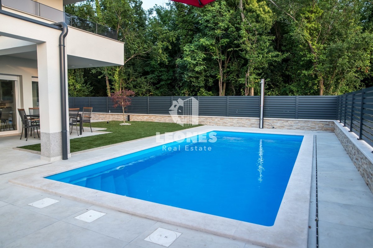 Moderna casa bifamiliare con piscina riscaldata e vista mare vicino a Umag - Umago