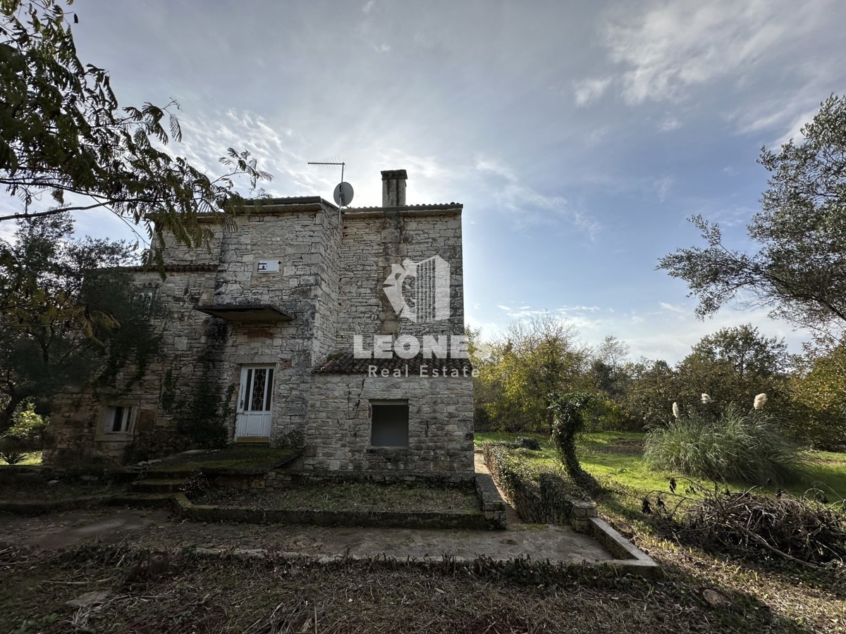 Casa indipendente in pietra in una posizione unica con vista sul mare a Cittanova