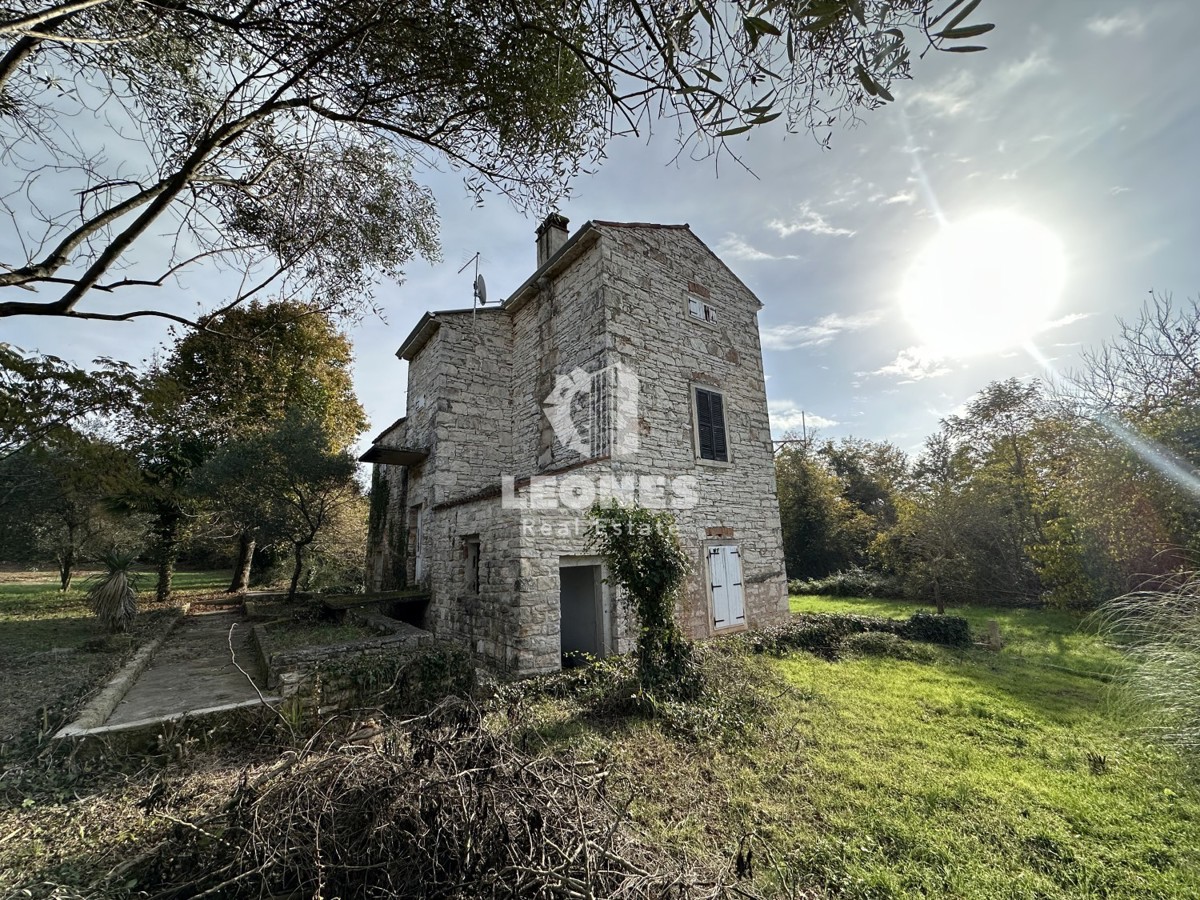 Casa indipendente in pietra in una posizione unica con vista sul mare a Cittanova