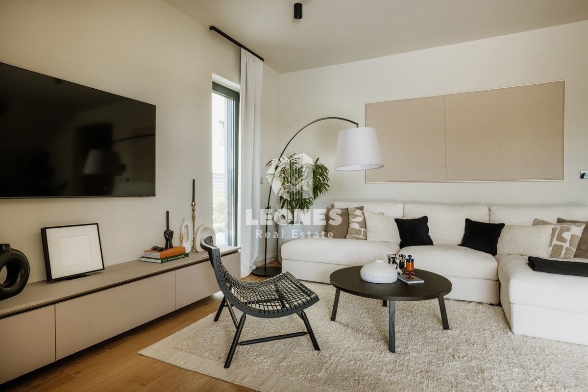 Casa bifamiliare completamente attrezzata con piscina a soli 700 metri dal mare a Vabriga