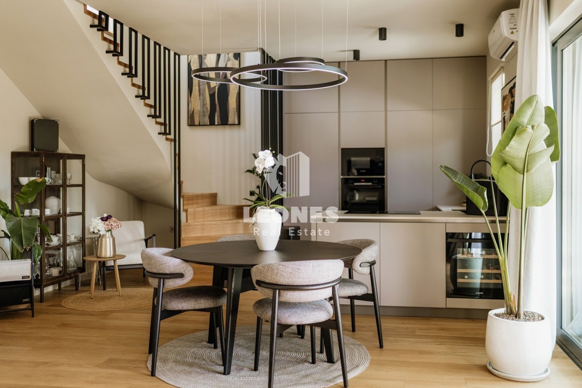 Casa bifamiliare completamente attrezzata con piscina a soli 700 metri dal mare a Vabriga