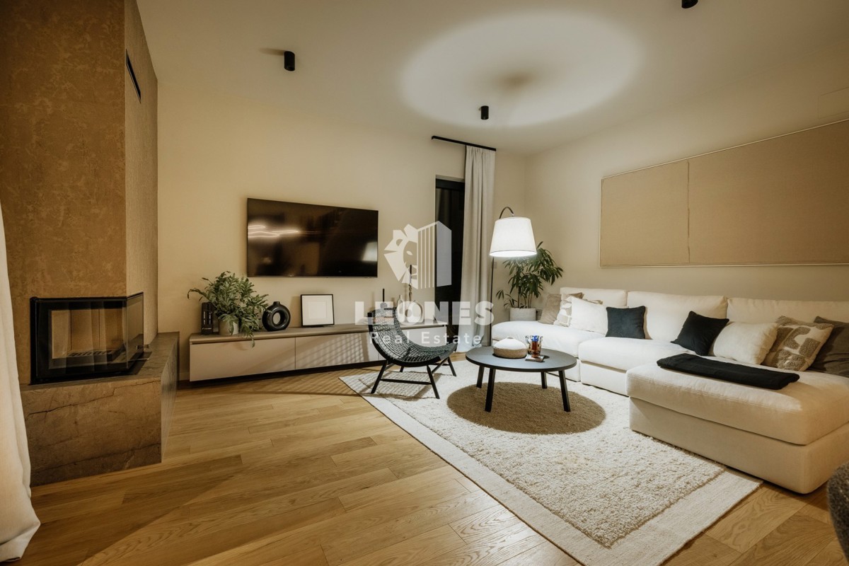 Casa bifamiliare completamente attrezzata con piscina a soli 700 metri dal mare a Vabriga