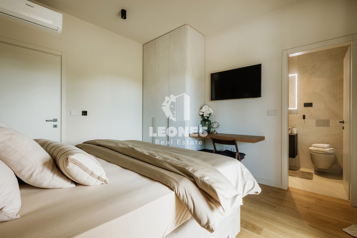 Casa bifamiliare completamente attrezzata con piscina a soli 700 metri dal mare a Vabriga