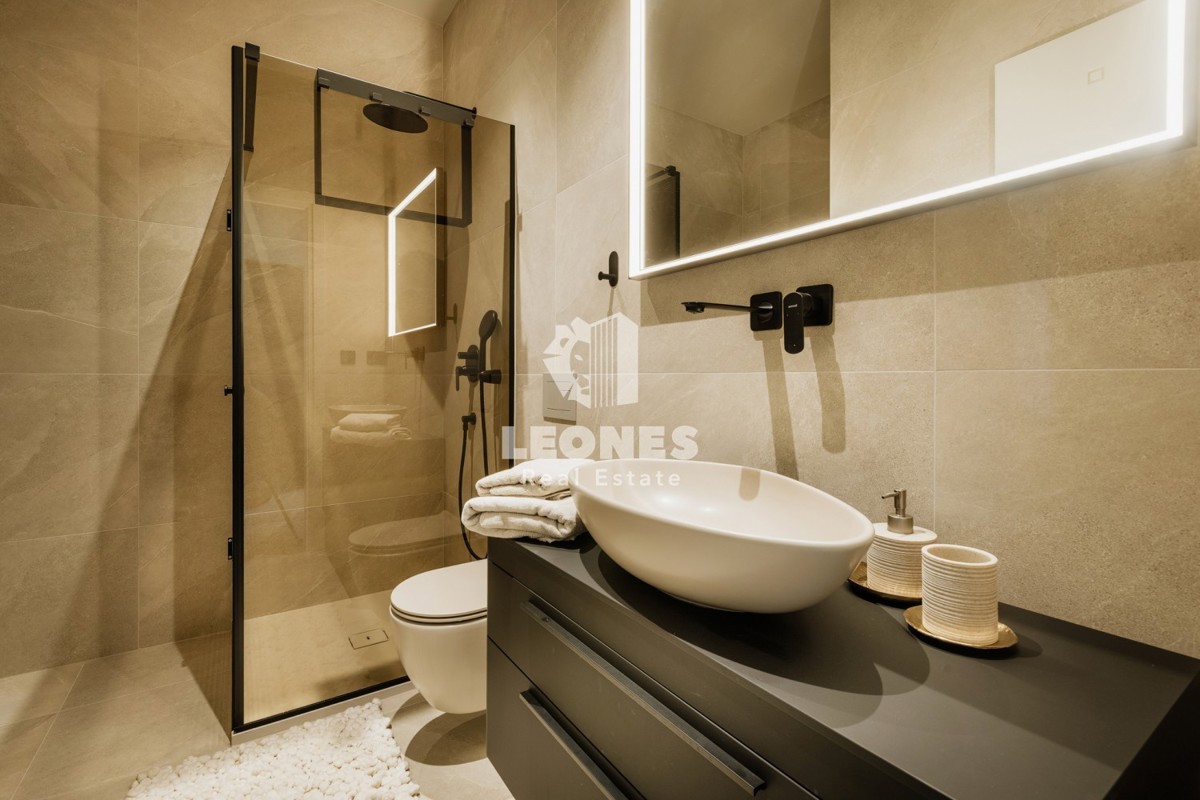 Casa bifamiliare completamente attrezzata con piscina a soli 700 metri dal mare a Vabriga