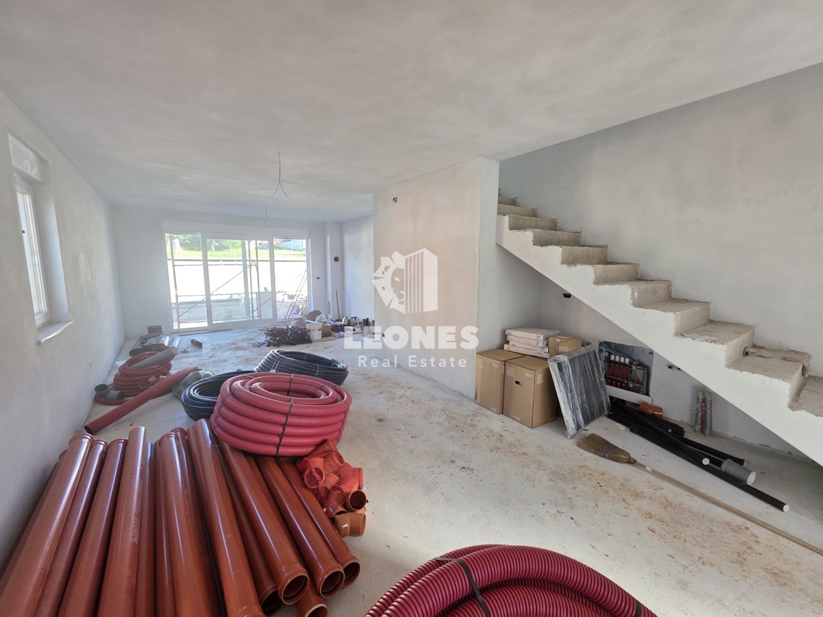 Casa bifamiliare moderna con piscina nelle vicinanze di Umag - Umag