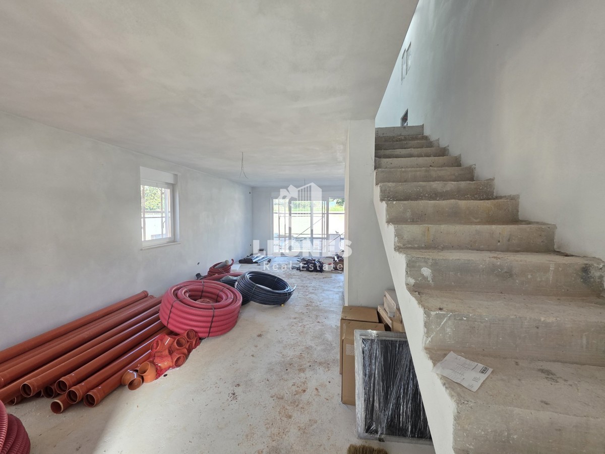 Casa bifamiliare moderna con piscina nelle vicinanze di Umag - Umag