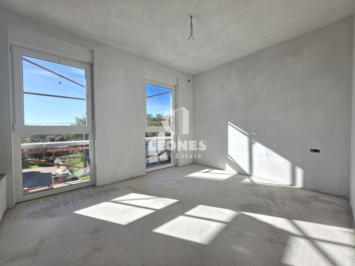 Casa bifamiliare moderna con piscina nelle vicinanze di Umag - Umag